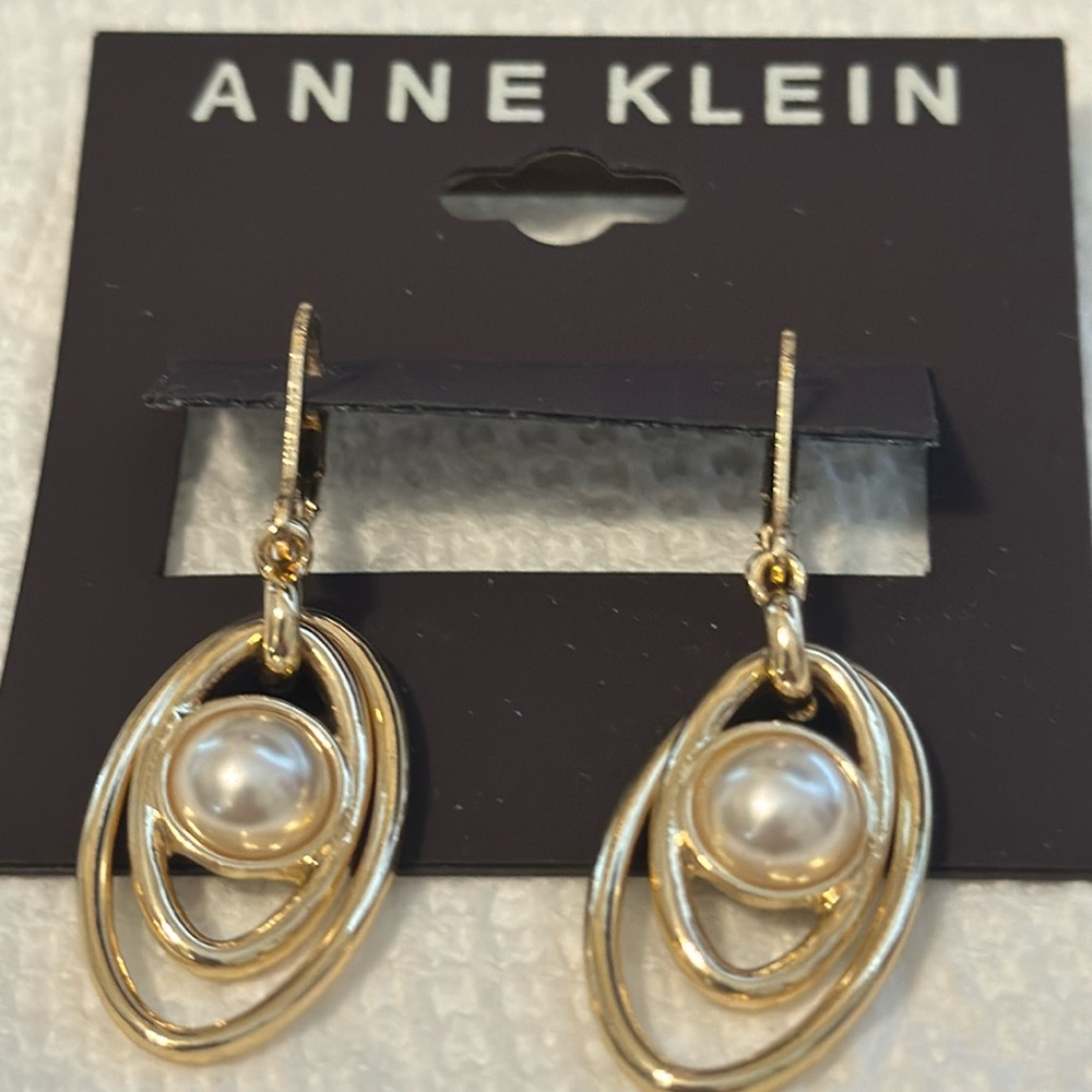 🎉 Host Pick. New Ann Klein Earrings 🎉